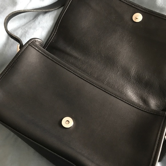 Vintage Coach 1980s, the Andrea flap over bag - Picture 4 of 8